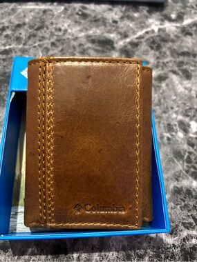 NIB Columbia Trifold Wallet